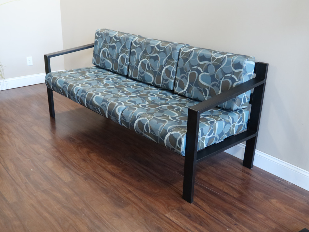 1424 / /images/1424/1000-1424-0-4-0.jpg / Steele Street Sofa