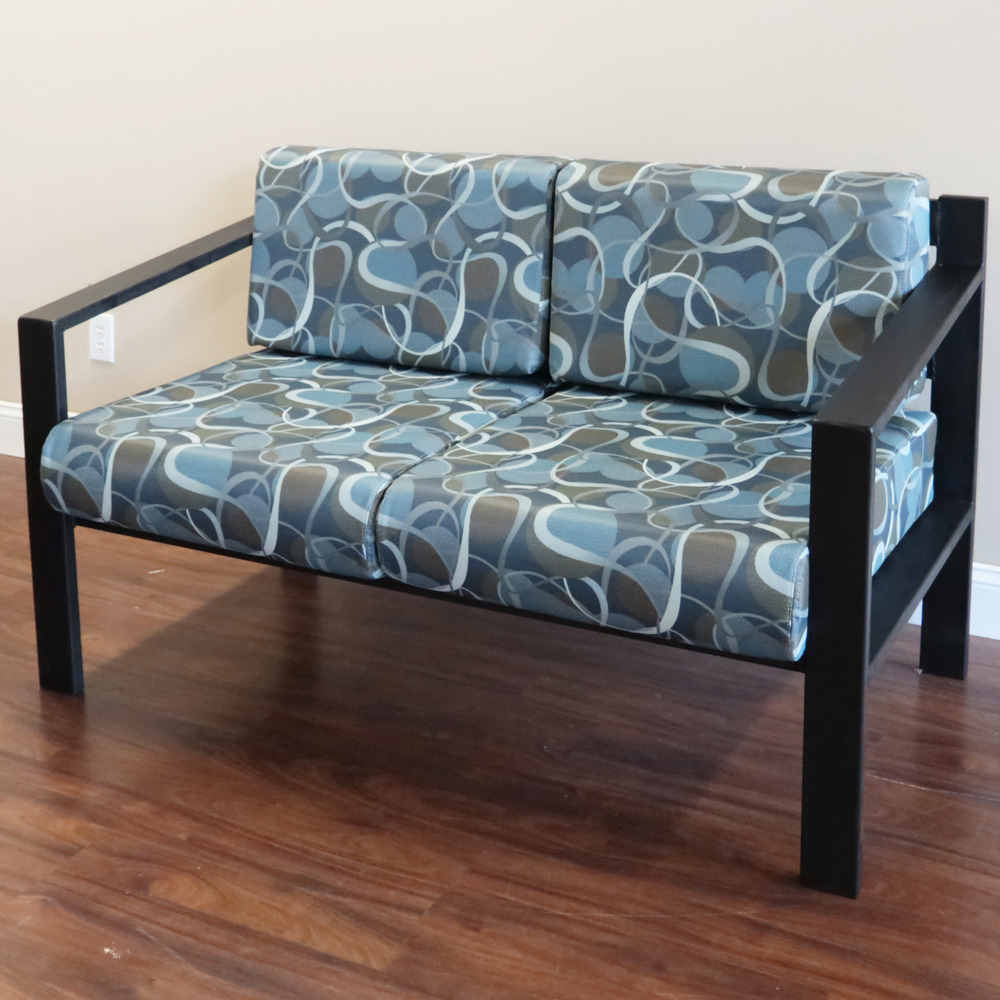 1425 / /images/1425/1000-1425-0-4-0.jpg / Room Mate Loveseat